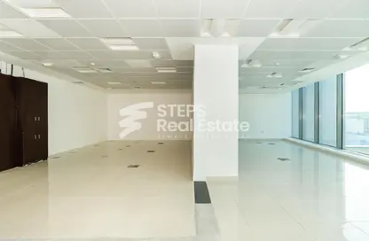 Office Space - Studio - 1 Bathroom for rent in Al Nasr Street - Al Nasr - Doha