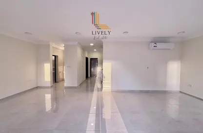 Apartment - 6 Bedrooms - 6 Bathrooms for rent in Al Kheesa - Al Kheesa - Umm Salal Mohammed