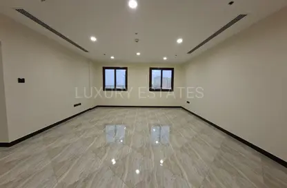 Apartment - 2 Bedrooms - 2 Bathrooms for rent in R-19 Building - Al Erkyah City - Lusail
