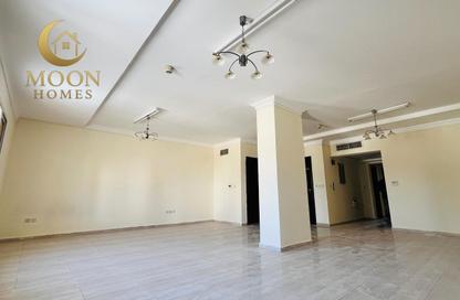 Apartment - 2 Bedrooms - 3 Bathrooms for rent in Umm Ghwailina Comm - Umm Ghuwalina - Umm Ghuwailina - Doha