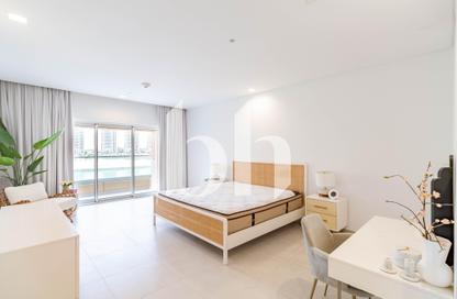 Apartment - 1 Bedroom - 2 Bathrooms for sale in Viva West - Viva Bahriyah - The Pearl Island - Doha