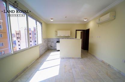 Apartment - 1 Bedroom - 1 Bathroom for rent in Umm Ghuwalina - Umm Ghuwailina - Doha