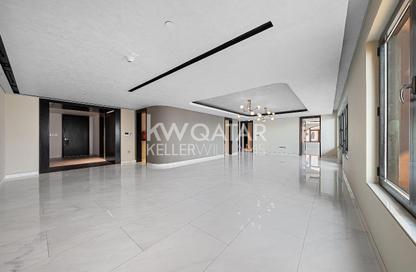 Apartment - 2 Bedrooms - 2 Bathrooms for rent in West Porto Drive - Porto Arabia - The Pearl Island - Doha