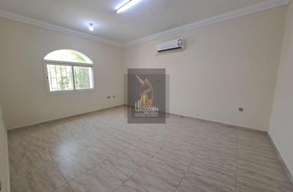 Compound - 5 Bedrooms - 4 Bathrooms for rent in Ain Khaled Villas - Ain Khaled - Doha