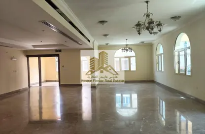 مجمع سكني - 5 غرف نوم - 6 حمامات للايجار في غرب الهلال - الهلال - الدوحة