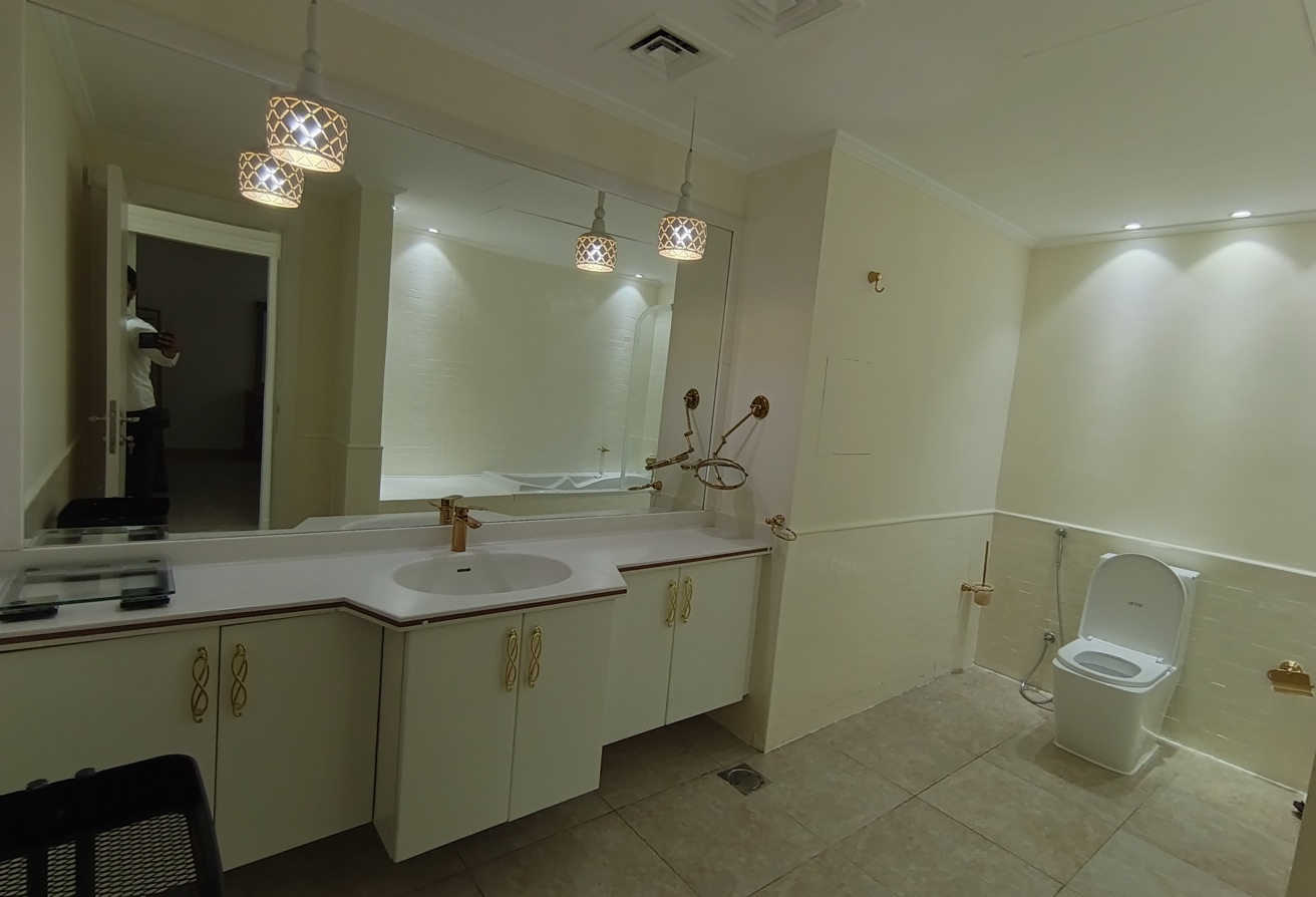 SPACIOUS 3+MAID WITH HUGE BALCONY thumbnail 5