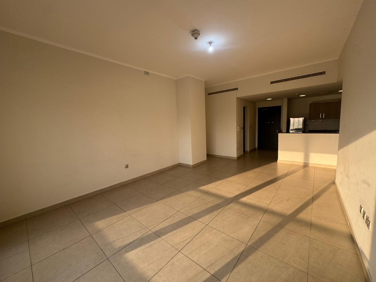 CLASSIC 1BEDROOM SEMI FURNISHED WITH BALCONY thumbnail 6
