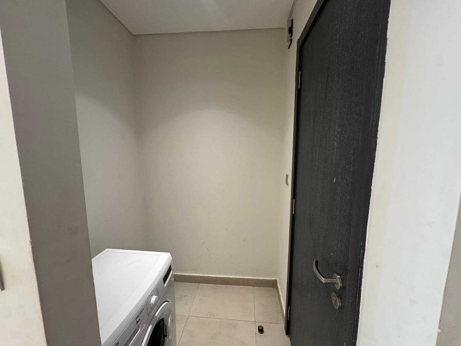 CLASSIC 1BEDROOM SEMI FURNISHED WITH BALCONY thumbnail 3
