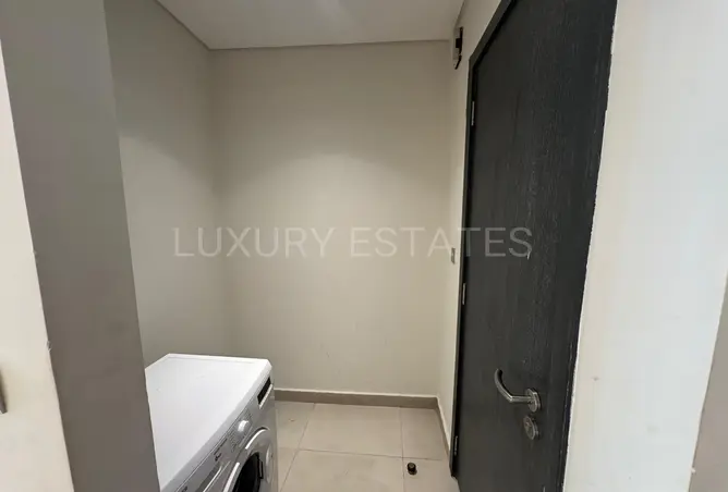 988303 - Property Image 3