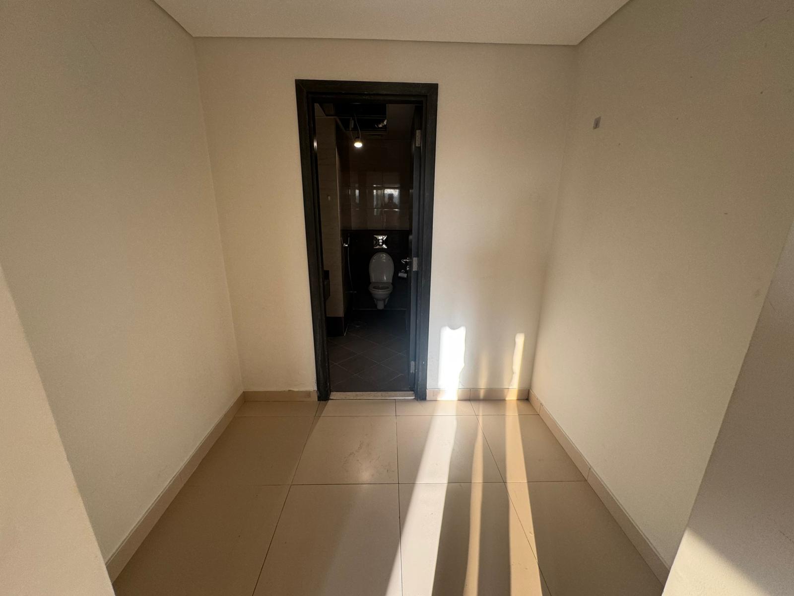 CLASSIC 1BEDROOM SEMI FURNISHED WITH BALCONY thumbnail 12