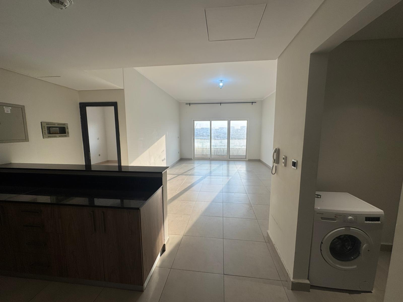 CLASSIC 1BEDROOM SEMI FURNISHED WITH BALCONY thumbnail 2