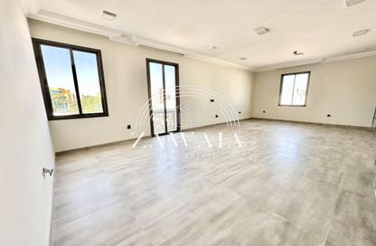Apartment - 2 Bedrooms - 3 Bathrooms for rent in Bin Omran - Fereej Bin Omran - Doha