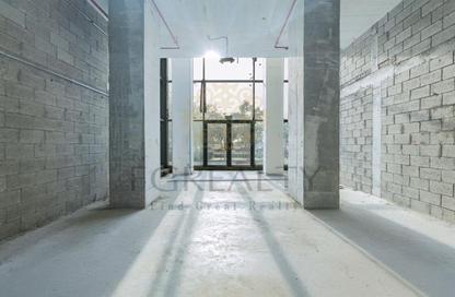 Shop - Studio - 1 Bathroom for sale in Marina Residences 195 - Marina District - Lusail