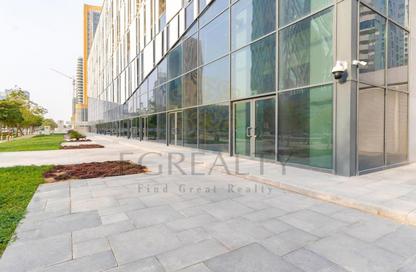 Shop - Studio - 1 Bathroom for sale in Marina Residences 195 - Marina District - Lusail