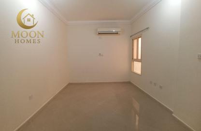 Apartment - 1 Bedroom - 1 Bathroom for rent in Umm Ghuwailina 4 - Umm Ghuwailina - Doha