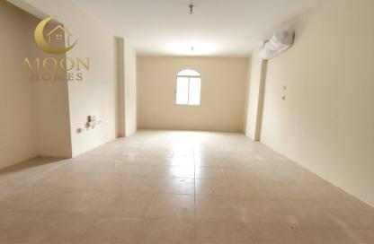 Apartment - 3 Bedrooms - 2 Bathrooms for rent in Al Mansoura - Al Mansoura - Doha