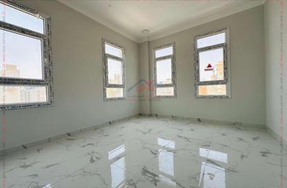 Apartment - 3 Bedrooms - 2 Bathrooms for rent in Umm Ghwailina Comm - Umm Ghuwalina - Umm Ghuwailina - Doha