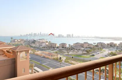 Apartment - 2 Bedrooms - 3 Bathrooms for rent in West Porto Drive - Porto Arabia - The Pearl Island - Doha