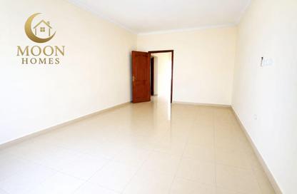 Apartment - 2 Bedrooms - 1 Bathroom for rent in Umm Ghwailina Comm - Umm Ghuwalina - Umm Ghuwailina - Doha Apartment - 2 Bedrooms - 1 Bathroom for rent in Umm Ghwailina Comm - Umm Ghuwalina - Umm Ghuwailina - Doha
