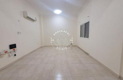 Apartment - 2 Bedrooms - 2 Bathrooms for rent in Al Mansoura - Al Mansoura - Doha