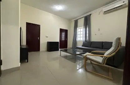 شقة - غرفة نوم - 1 حمام للايجار في شارع عنيزة - الحي الدبلوماسي - الدوحة