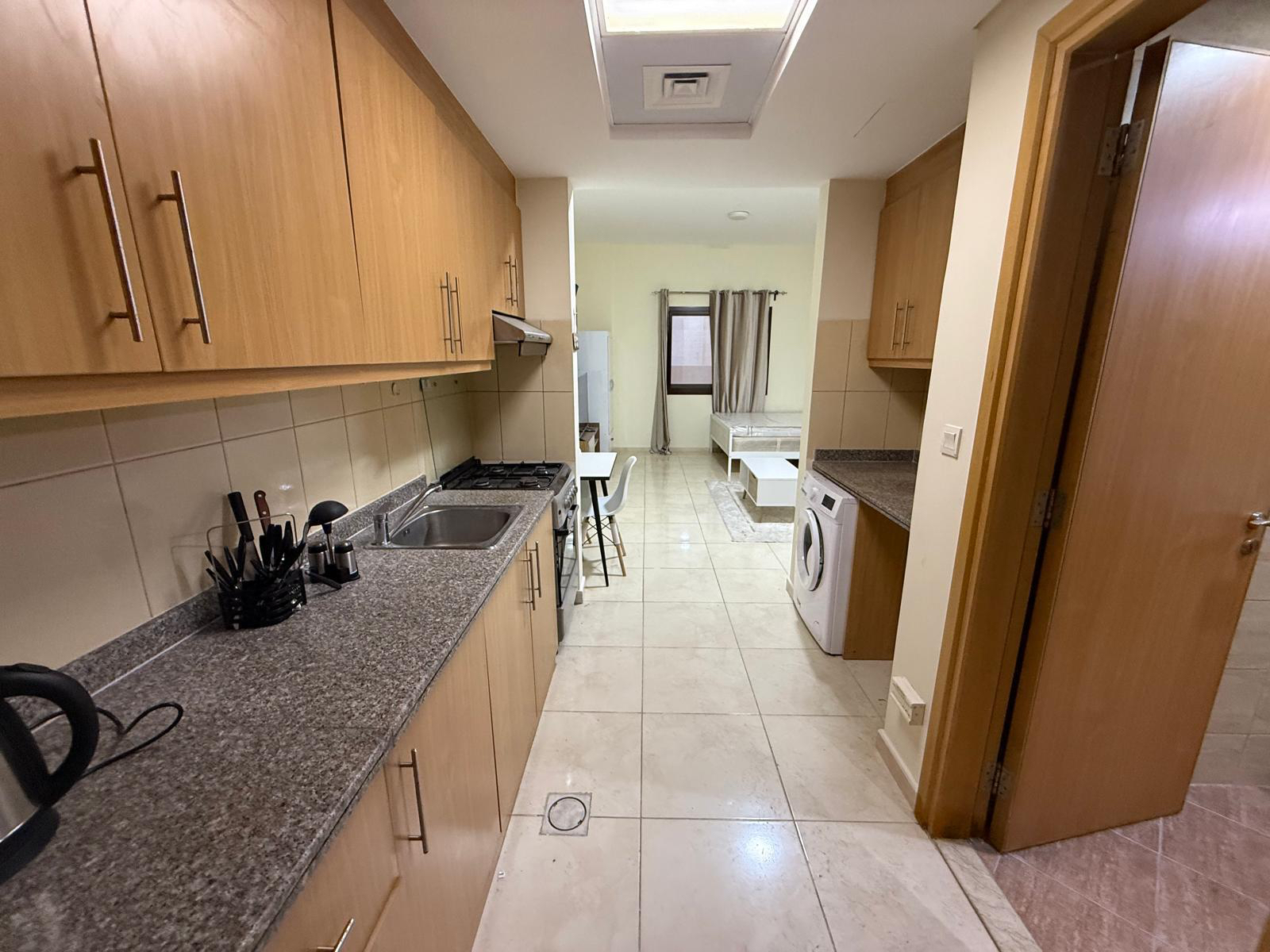 ELEGANT STUDIO FULLY FURNISHED WITH BALCONY thumbnail 3