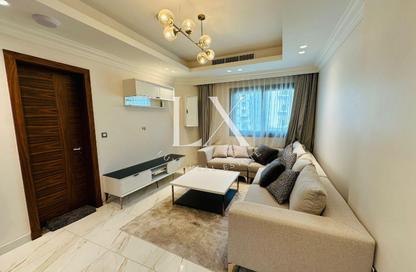 Apartment - 2 Bedrooms - 2 Bathrooms for rent in Floresta Gardens - Floresta Gardens - The Pearl Island - Doha