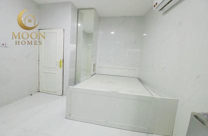 Apartment - Studio - 1 for rent in Umm Ghwailina Comm - Umm Ghuwalina - Umm Ghuwailina - Doha Apartment - Studio - 1 for rent in Umm Ghwailina Comm - Umm Ghuwalina - Umm Ghuwailina - Doha