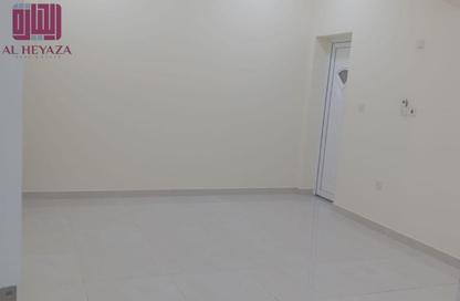 شقة - 2 غرف نوم - 2 حمامات للايجار في المرة - الريان - الدوحة