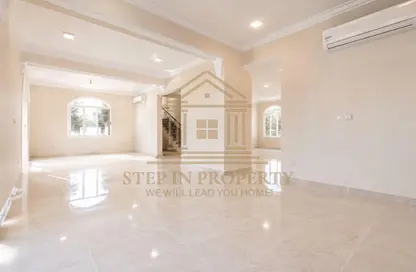 Villa - 5 Bedrooms - 5 Bathrooms for rent in Umm Al Seneem Street - Ain Khaled - Doha