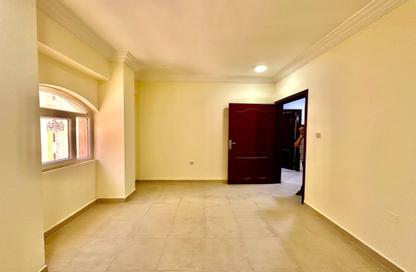 Apartment - 2 Bedrooms - 1 Bathroom for rent in Umm Ghuwailina 4 - Umm Ghuwailina - Doha Apartment - 2 Bedrooms - 1 Bathroom for rent in Umm Ghuwailina 4 - Umm Ghuwailina - Doha