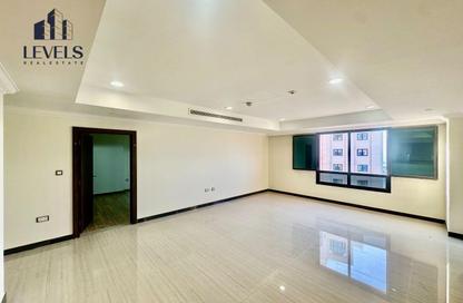 Apartment - 1 Bedroom - 2 Bathrooms for rent in West Porto Drive - Porto Arabia - The Pearl Island - Doha