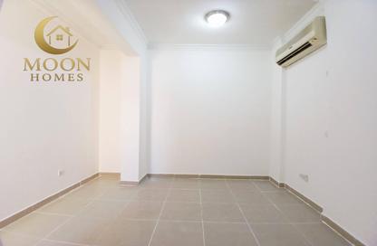 Apartment - 1 Bedroom - 1 Bathroom for rent in Umm Ghuwailina 4 - Umm Ghuwailina - Doha