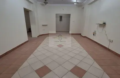 Apartment - 3 Bedrooms - 3 Bathrooms for rent in Umm Ghwailina Comm - Umm Ghuwalina - Umm Ghuwailina - Doha