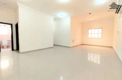 شقة - 2 غرف نوم - 2 حمامات للايجار في شارع الجزيره - فريج بن محمود الشمالي - فريج بن محمود - الدوحة