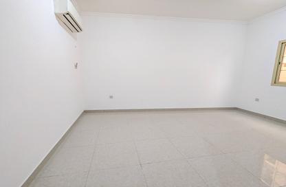 Apartment - 1 Bedroom - 1 Bathroom for rent in Umm Ghuwailina 4 - Umm Ghuwailina - Doha