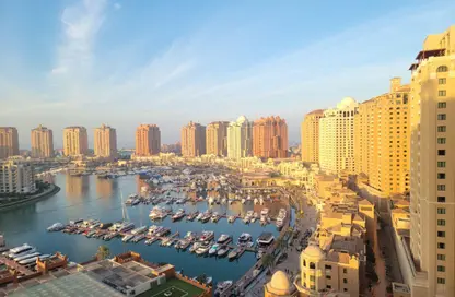 شقة - 2 غرف نوم - 2 حمامات للايجار في طريق بورتو الشرقي - بورتو أرابيا - جزيرة اللؤلؤة - الدوحة