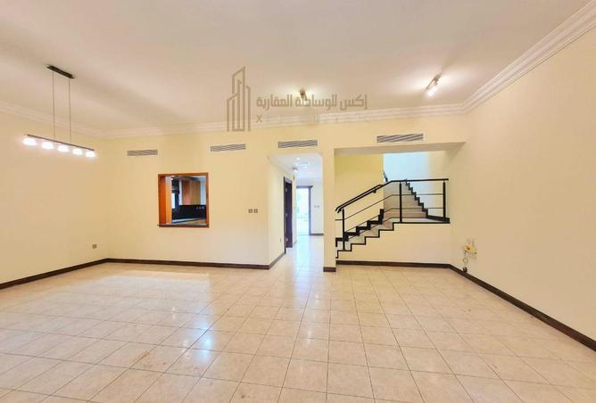 982452 - Property Image 3