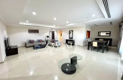 Apartment - 2 Bedrooms - 3 Bathrooms for rent in Tower 13 - Porto Arabia - The Pearl Island - Doha