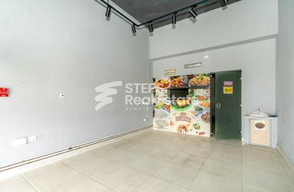 Shop - Studio - 1 Bathroom for rent in Old Airport Road - Old Airport Road - Doha
