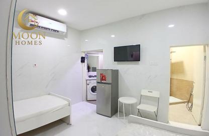 Apartment - Studio - 1 for rent in Umm Ghuwailina 4 - Umm Ghuwailina - Doha