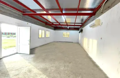 Warehouse - Studio - 1 Bathroom for rent in Al Kheesa - Al Kheesa - Umm Salal Mohammed
