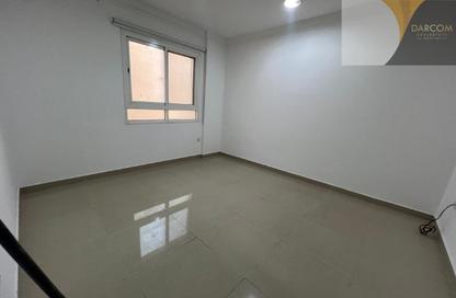 Apartment - 2 Bedrooms - 2 Bathrooms for rent in Bin Omran 28 - Fereej Bin Omran - Doha