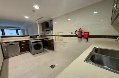 Apartment - 1 Bedroom - 2 Bathrooms for rent in West Porto Drive - Porto Arabia - The Pearl Island - Doha