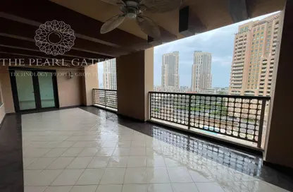 شقة - 2 غرف نوم - 3 حمامات للايجار في طريق بورتو الشرقي - بورتو أرابيا - جزيرة اللؤلؤة - الدوحة