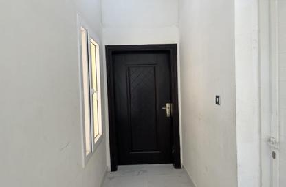 Villa - Studio - 1 Bathroom for rent in Umm Al Seneem Street - Ain Khaled - Doha