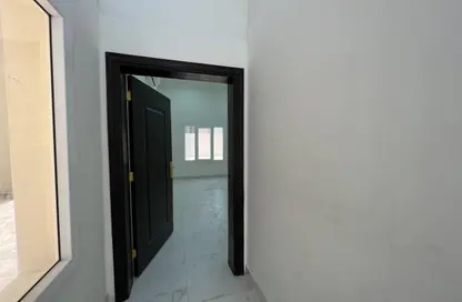 Villa - Studio - 1 Bathroom for rent in Umm Al Seneem Street - Ain Khaled - Doha