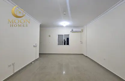 Apartment - 1 Bedroom - 2 Bathrooms for rent in Al Aman Street - Umm Ghuwailina - Doha