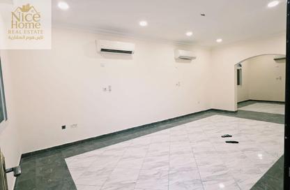 Villa - 6 - 5 for rent in Izghawa - Doha