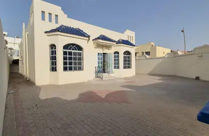 فيلا - 3 غرف نوم - 3 حمامات للايجار في سلاطة الجديدة - سلاطة - الدوحة